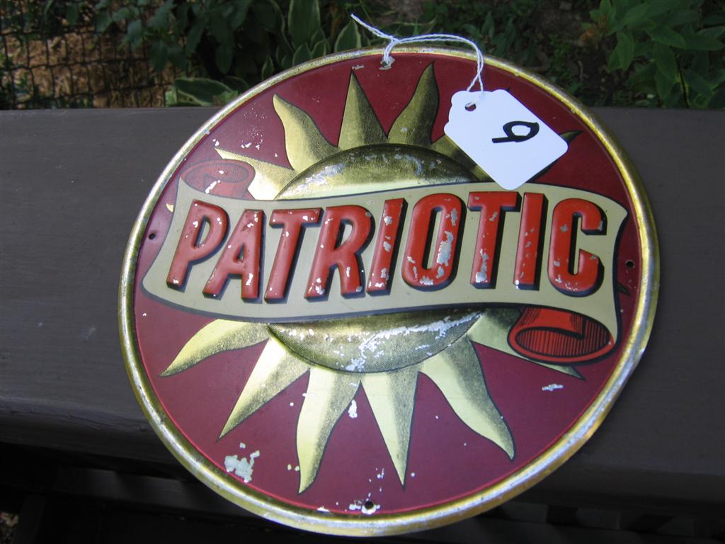 Patriotic, Ireland. Tin. 7" diameter. Red Backg