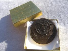 U.S.F&G Medallion/Paperweight. 3 inches in diamet